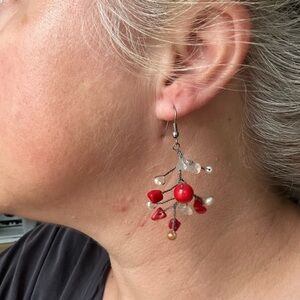 3/$20 bundle deal!!!! Vintage Elegant Red and White Dangle Earrings